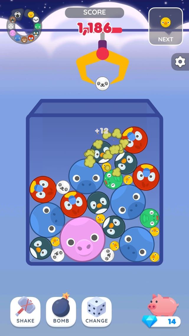 The animal theme, where merged faces stack up and a score bonus pops above the pile.