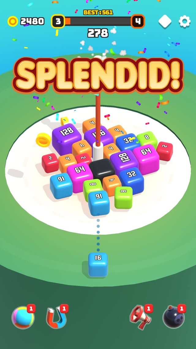 A dense board with a SPLENDID! banner overhead, the score and level bar at the top and four power-up buttons along the bottom.
